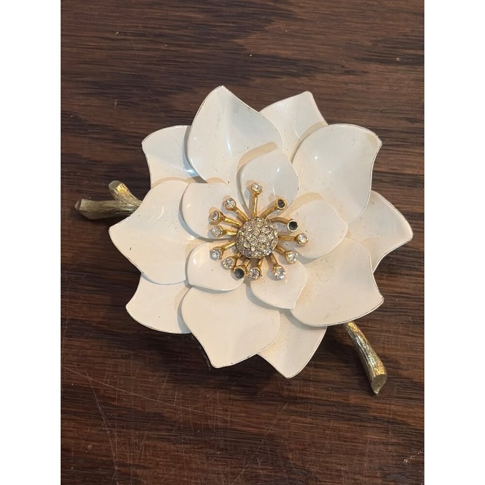 VTG Trifari White Enamel Flower Brooch Rhinestones & Gold-Tone Alfred Philippe